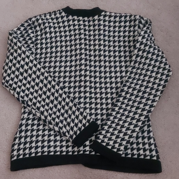 Saks Fifth Avenue vintage hundstooth cardigan - Picture 4 of 5